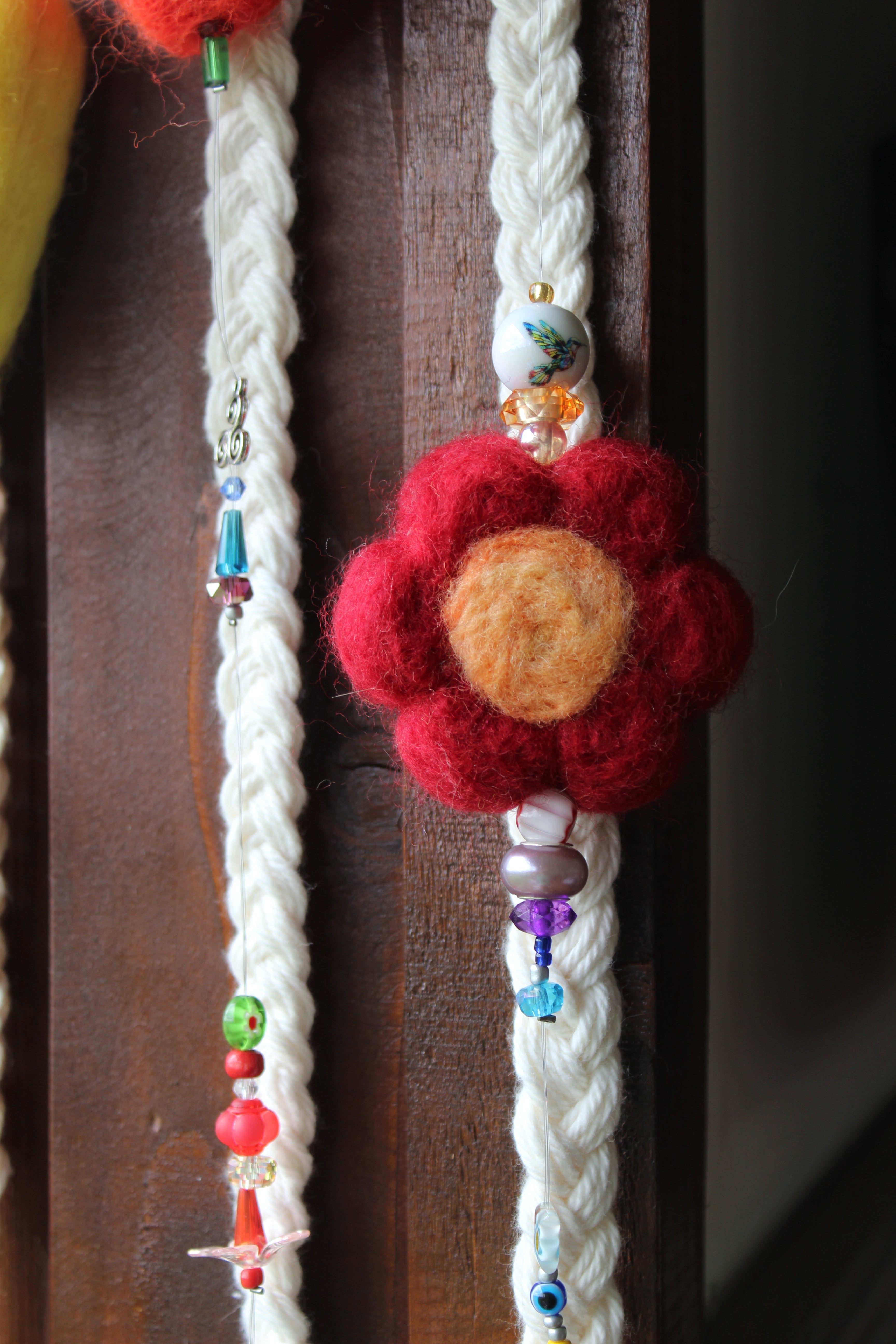 FLOR ROJA, CENTRO NARANJA