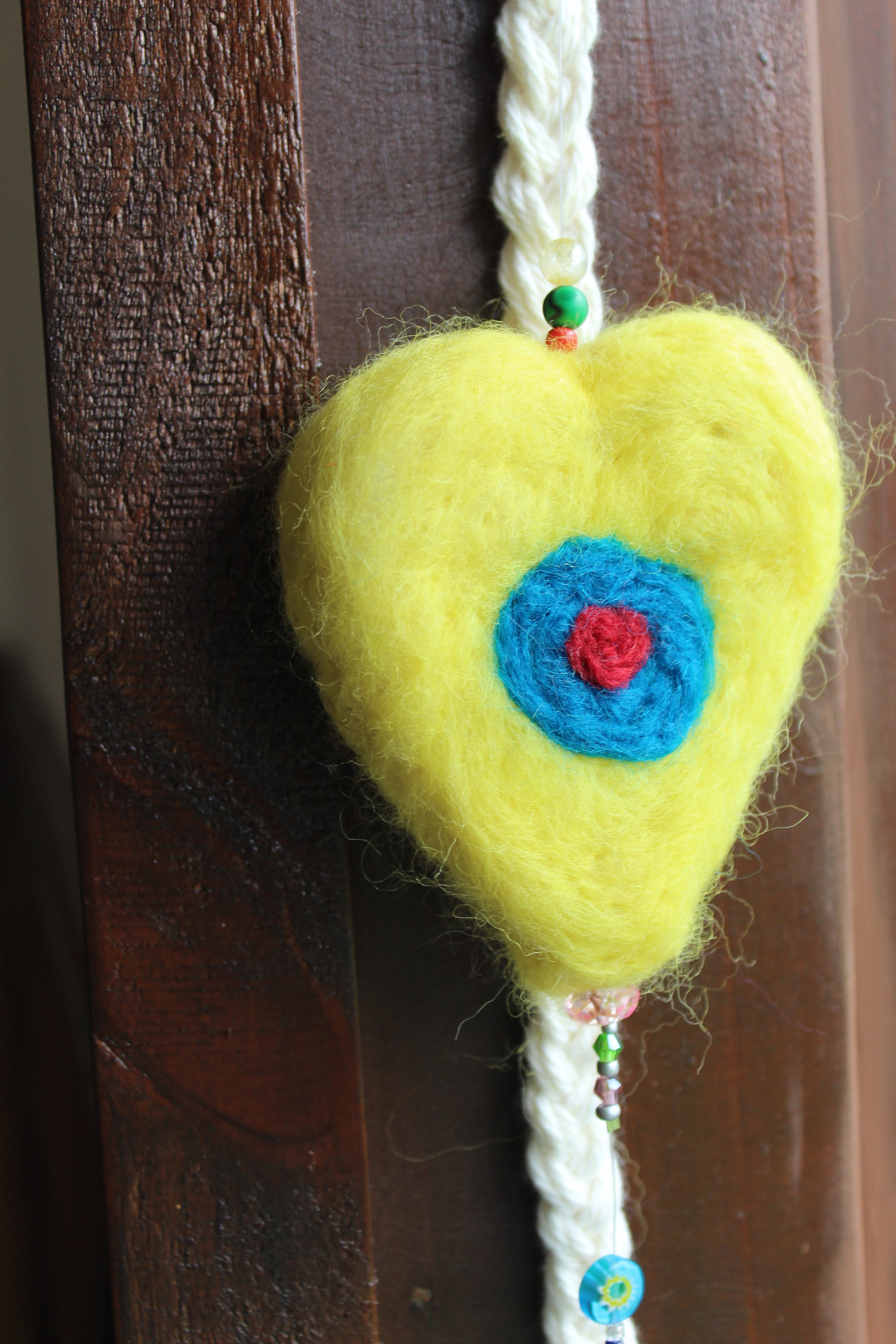 CORAZON AMARILLO COLORES PRIMARIOS